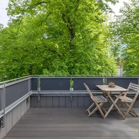 Penthouse Stine Χούζουμ