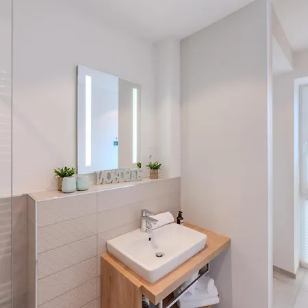 Penthouse Stine * Χούζουμ